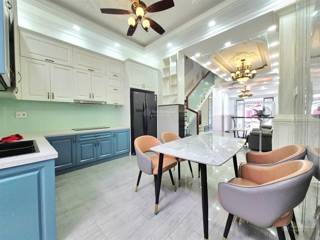 Bán nhà kdc đồng bộ đường 10m huỳnh tấn phát, thị trấn nhà bè full nội thất  xe hơi đậu trong nhà