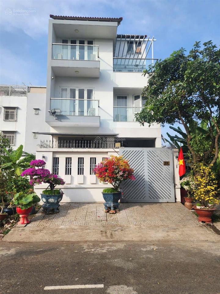 Bán nhà kdc phú xuân sổ hồng riêng hoàn công đầy đủ dt 7 x 16m 1 trệt 2lầu sân thượng gía 9tỷ999