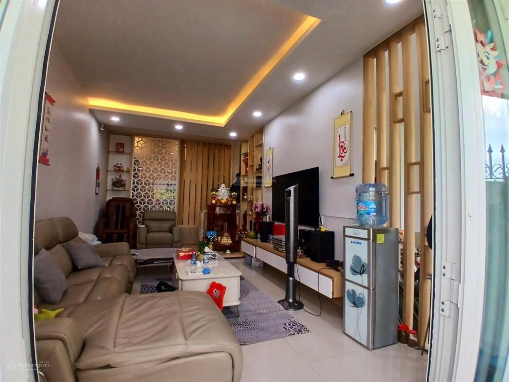 Bán nhà kdc phú xuân sổ hồng riêng hoàn công đầy đủ dt 7 x 16m 1 trệt 2lầu sân thượng gía 9tỷ999