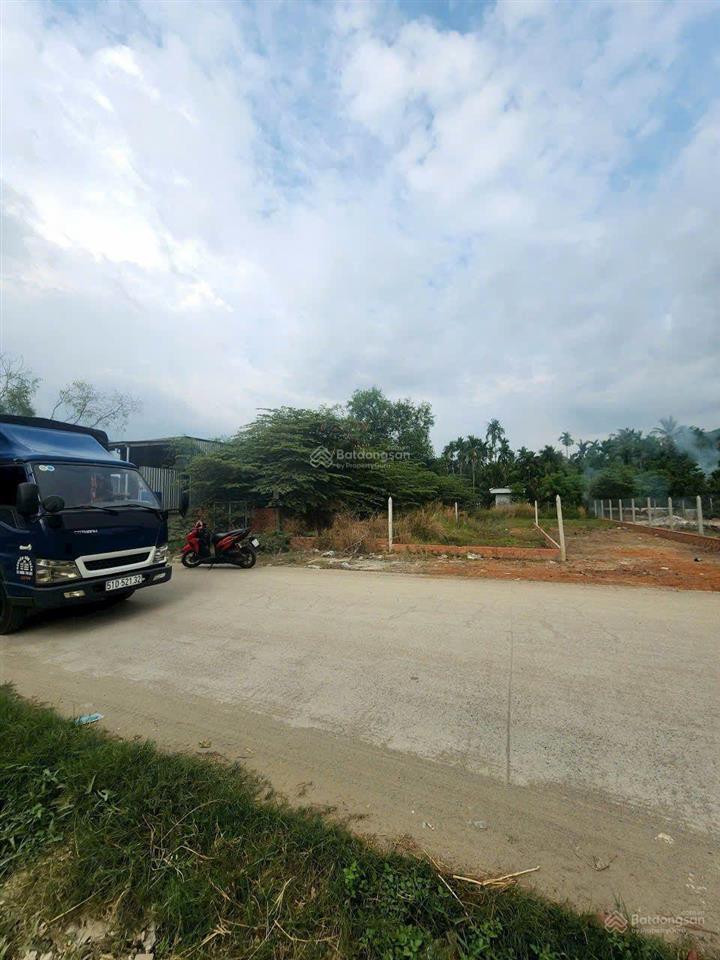 Bán đất mặt tiền đê bao sông sài gòn lái thiêu. dt gần 300m2 thổ cư sẵn. giá 8 tỷ tl vị trí đẹp