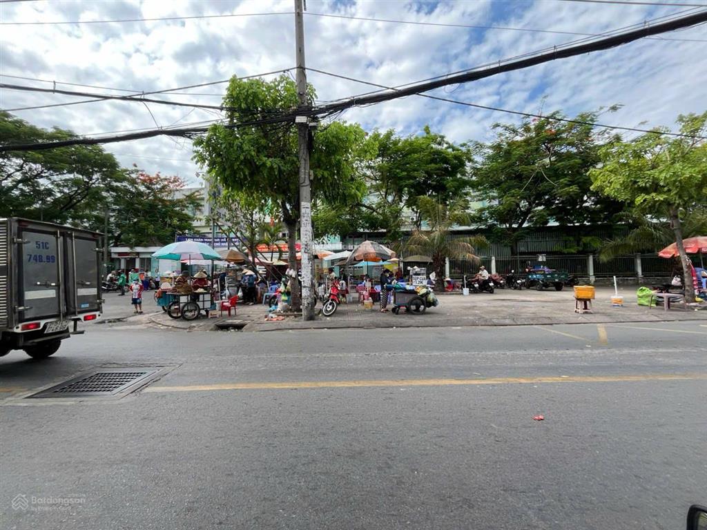 Bán góc 2 mặt tiền dt 16,2m x 35m tổng 604 m2 đường hương lộ 2, gần ngã tư 4 xã, giá bán 56 tỷ