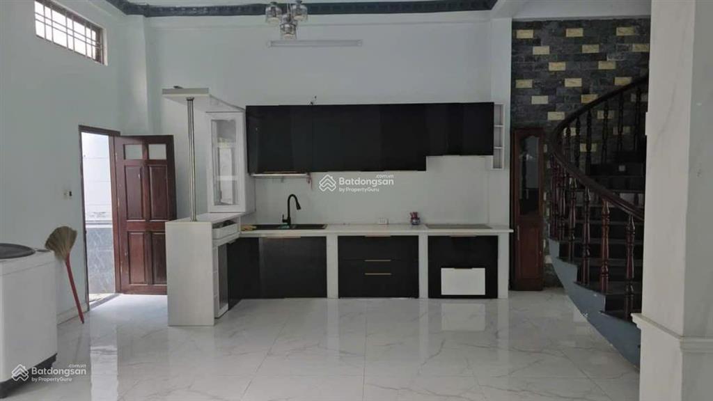 Bán nhà phố kdc conic, 140m2 trục chính cực đẹp, giá chỉ 13,3 tỷ. sổ hồng riêng