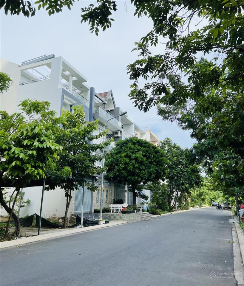 Đất conic vị trí cực đẹp dt 126m2 (7x18) giá chỉ 61,5 triệu/m2. sổ hồng riêng