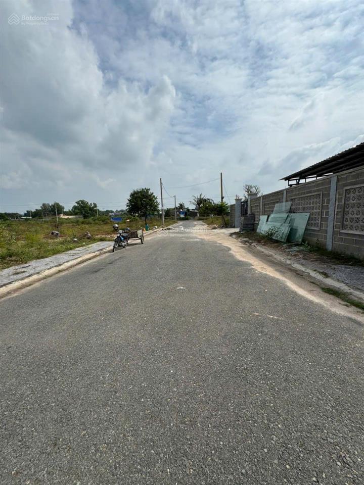 Chính chủ gửi 2 lô lan anh 1 mr, ngay gần đường 17m.