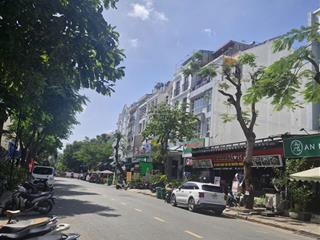 Cho thuê nhanh mặt bằng góc công viên đường phan khiêm ích , phú mỹ hưng .