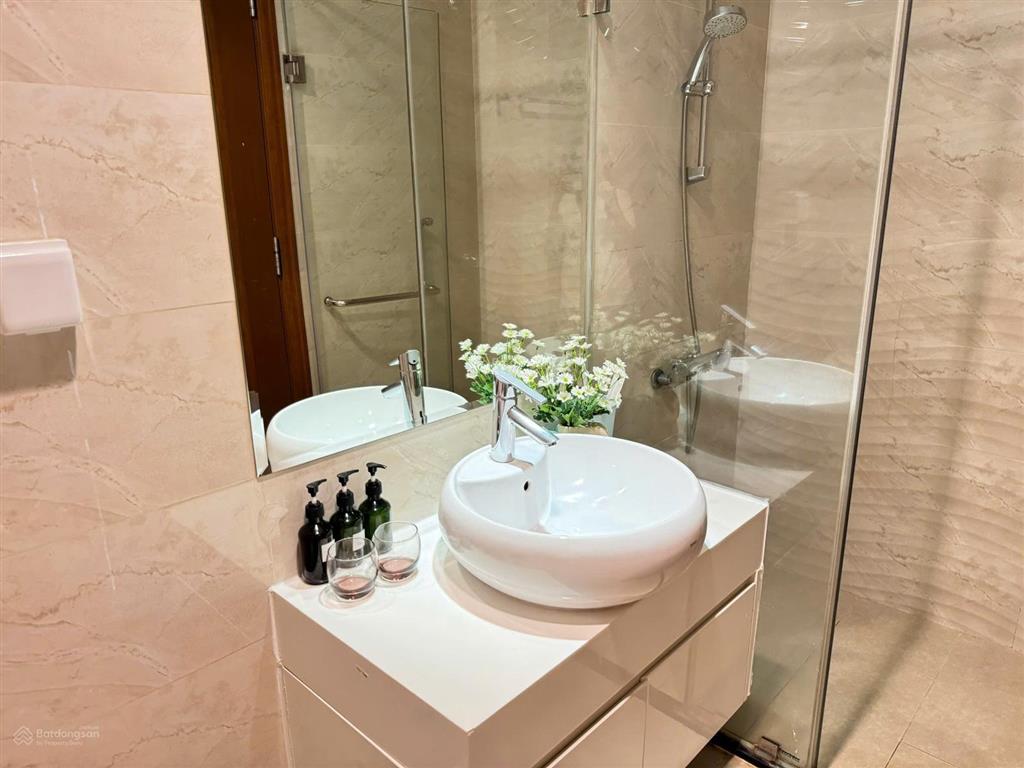 Chính chủ cho thuê gấp căn hộ diện tích sử dụng 84m2 full nội thất decor giá 18tr/th  0964 649 ***