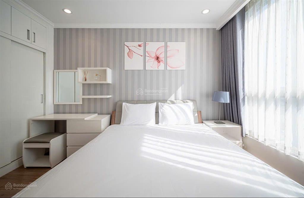 Tôi cần cho thuê căn 2pn, 2wc, 80m2 tại vinhomes central park, 19 triệu, bình thạnh, hcm