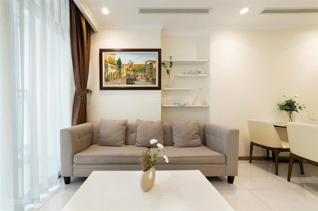 Chính chủ đi nước ngoài cần cho thuê lại 2 pn, giá 20 triệu vnd tại vinhomes central park