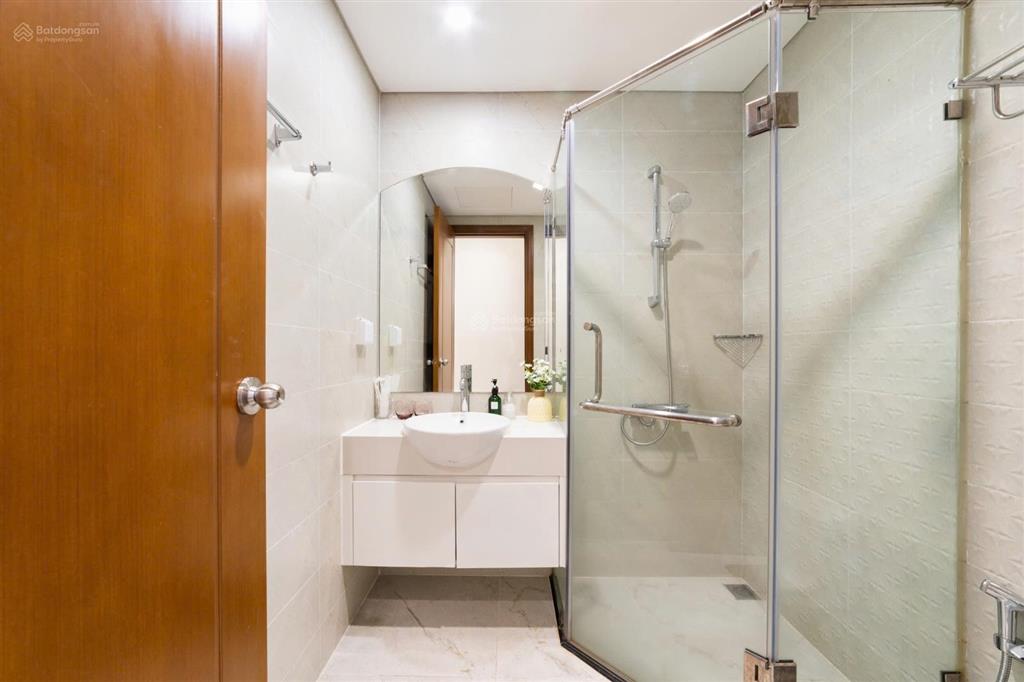 Chính chủ đi nước ngoài cần cho thuê lại 2 pn, giá 20 triệu vnd tại vinhomes central park