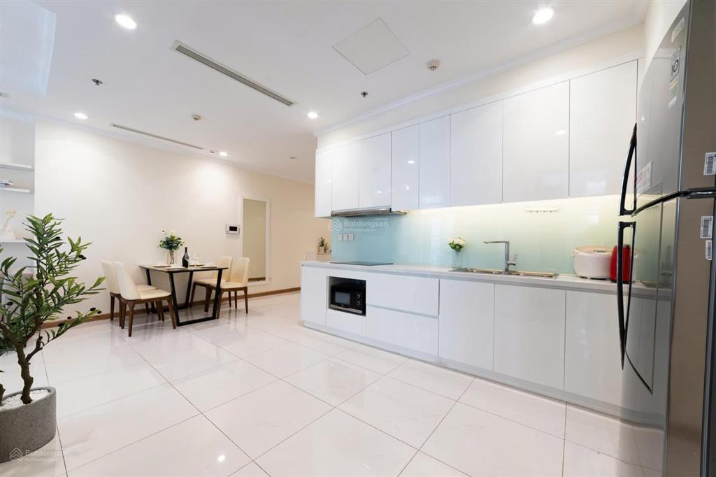 Chính chủ đi nước ngoài cần cho thuê lại 2 pn, giá 20 triệu vnd tại vinhomes central park