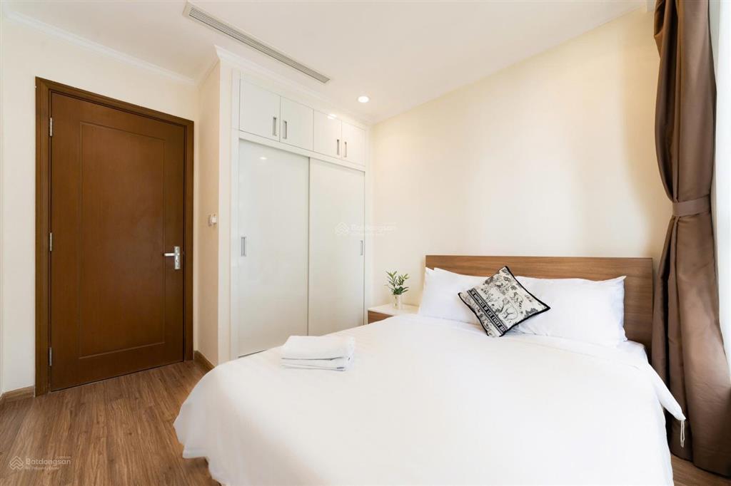 Chính chủ đi nước ngoài cần cho thuê lại 2 pn, giá 20 triệu vnd tại vinhomes central park