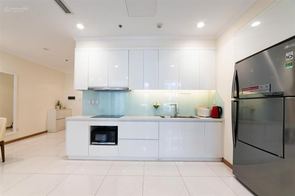 Chính chủ đi nước ngoài cần cho thuê lại 2 pn, giá 20 triệu vnd tại vinhomes central park