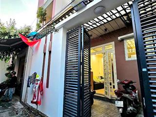 Nhà 1 trệt 1 lầu giá mềm. vị trí ngay trung tâm bước chân ra ubnd thủ đức, 200m ra nguyễn thị định