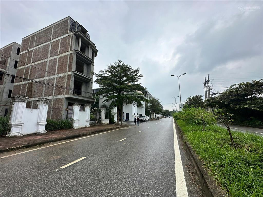 Bán lô liền kề mặt đường đôi đi vào sân golf dự án thiên mã, diện tích 100m2, giá 6,x tỷ