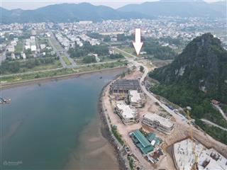 Bán đất lô góc thự mặt vịnh, view vịnh bái tử long, đường bao biển dt 236m2 đông nam, giá 42tr/m2