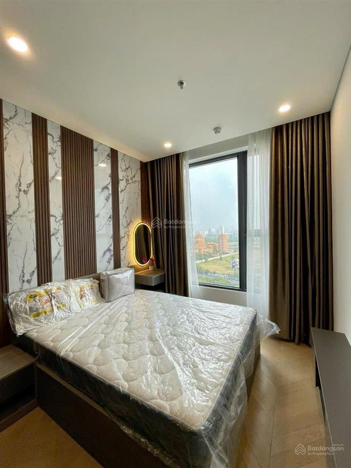 Chính chủ cần bán gấp căn hộ lumiere riverside 2pn 2wc giá 11 tỷ sẵn sổ.  0902 896 ***