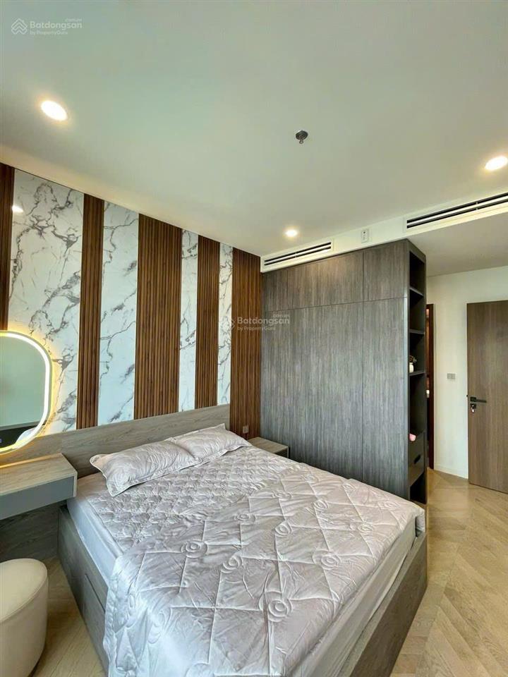 Chính chủ cần bán gấp căn hộ lumiere riverside 2pn 2wc giá 11 tỷ sẵn sổ.  0902 896 ***