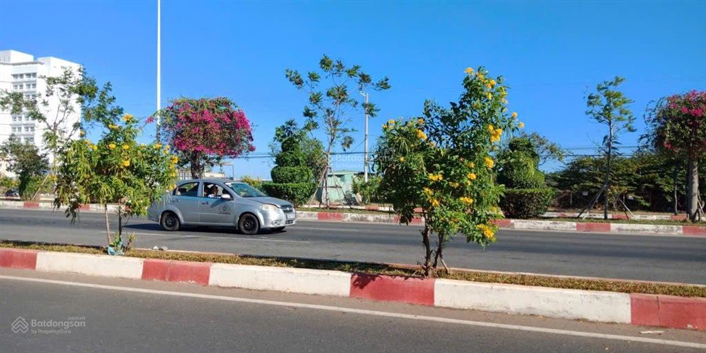 Mặt tiền đường 2/9, phường 11, tp vũng tàu  diện tích 35x96=3348m2, gồm một mặt tiền đường 2/9