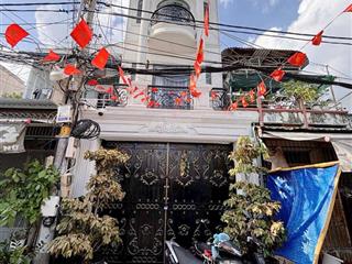 Nhà đẹp đường rộng 7m ờ văn cao. ngang 4m dài 20m. nhà 1 trệt 2 lầu 1 sân thượng. giá 9,9 tỷ tl.