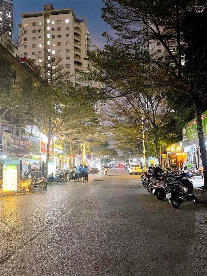 Bán gấp liền kề 135m2, mt 10m, giá 30 tỷ nhà hoàn thiện, ngay đường 22m.  0963 689 ***