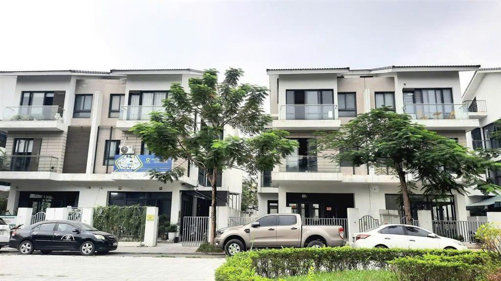 Chính chủ cần bán biệt thự an vượng 180m2 cách vài bước ra công viên hồ thiên văn. 0963 689 ***