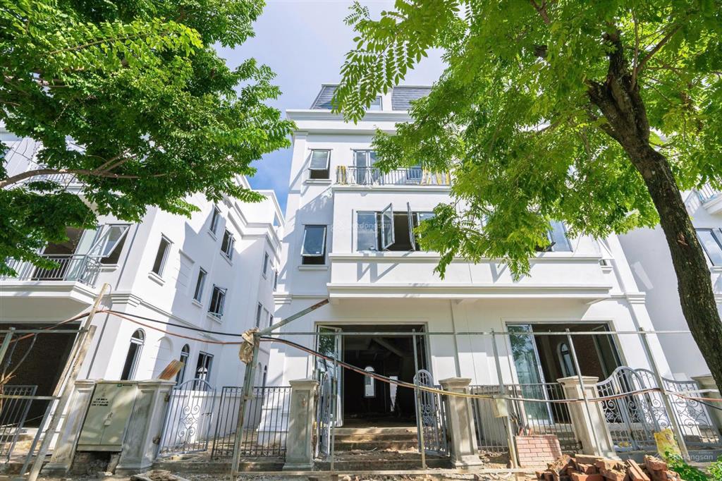Bán gấp 170m2 giá chỉ nhỉnh 25 tỷ  chiết khấu sâu 35%. quan tâm gọi em hiền 0963 689 ***