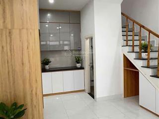 Bán căn nhà mới full nội thất, 4x10 850tr ngay chợ , video thực tế, 1 trệt 1 lầu 2pn 2wc