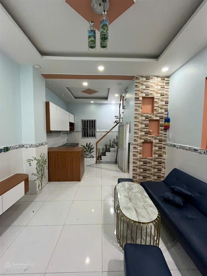 Cần bán căn nhà tặng luôn nội thất mới 4x8 2 pn 2wc video thực tế, ngay chợ trường học, 550tr