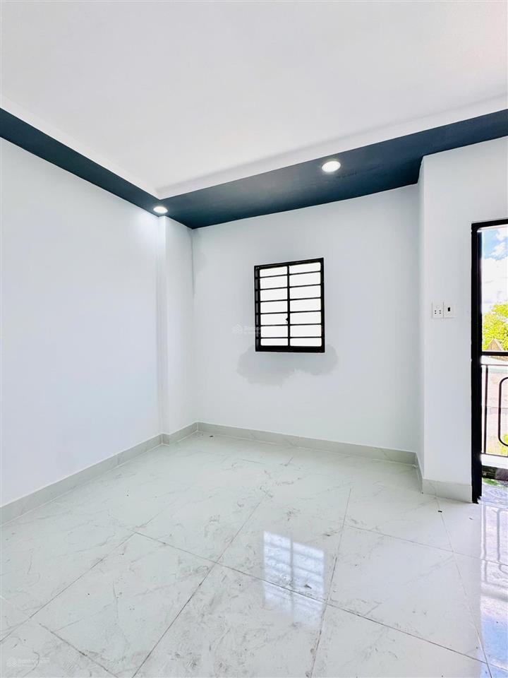 Nhà mới 1 trệt 1 lầu 1 lửng, ngay chợ xuân thới thượng, 2pn2wc, 565tr full bao công chứng