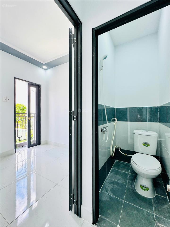 Nhà mới 1 trệt 1 lầu 1 lửng, ngay chợ xuân thới thượng, 2pn2wc, 565tr full bao công chứng