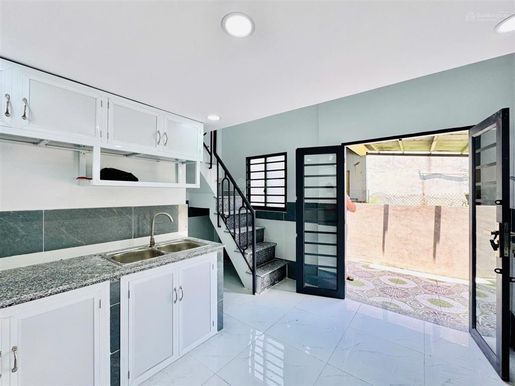 Nhà mới 1 trệt 1 lầu 1 lửng, ngay chợ xuân thới thượng, 2pn2wc, 565tr full bao công chứng
