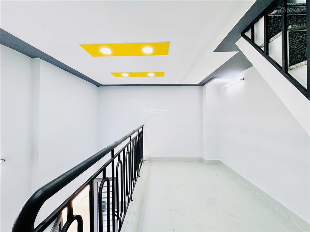 Nhà mới 1 trệt 1 lầu 1 lửng, ngay chợ xuân thới thượng, 2pn2wc, 565tr full bao công chứng