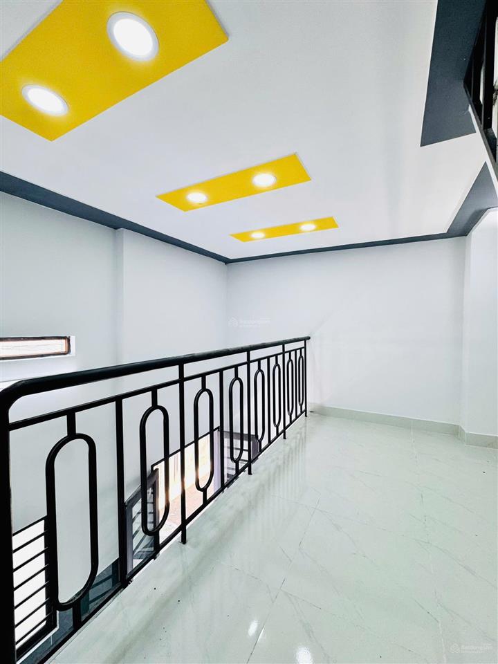 Nhà mới 1 trệt 1 lầu 1 lửng, ngay chợ xuân thới thượng, 2pn2wc, 565tr full bao công chứng