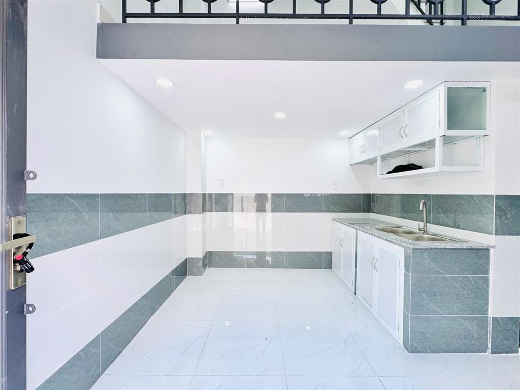Nhà mới 1 trệt 1 lầu 1 lửng, ngay chợ xuân thới thượng, 2pn2wc, 565tr full bao công chứng