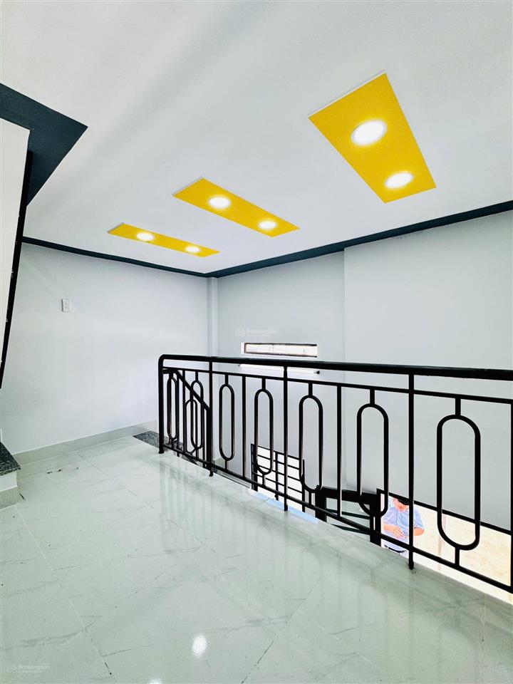 Nhà mới 1 trệt 1 lầu 1 lửng, ngay chợ xuân thới thượng, 2pn2wc, 565tr full bao công chứng