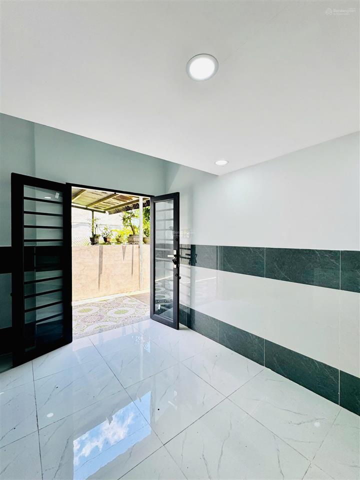 Nhà mới 1 trệt 1 lầu 1 lửng, ngay chợ xuân thới thượng, 2pn2wc, 565tr full bao công chứng