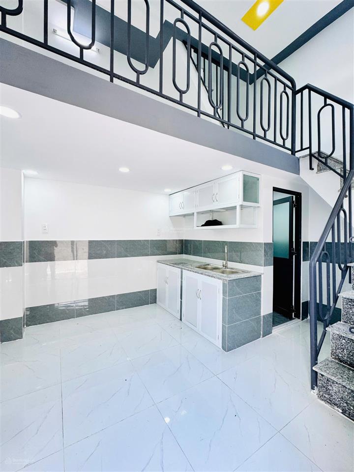 Nhà mới 1 trệt 1 lầu 1 lửng, ngay chợ xuân thới thượng, 2pn2wc, 565tr full bao công chứng