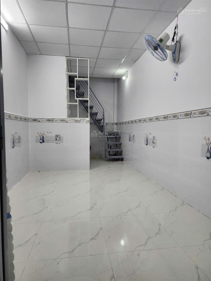 Căn nhà nhỏ 430tr, 3x7m 1 trệt 1 lầu, như hình 100% kdc đông, gần chợ gần bệnh viện