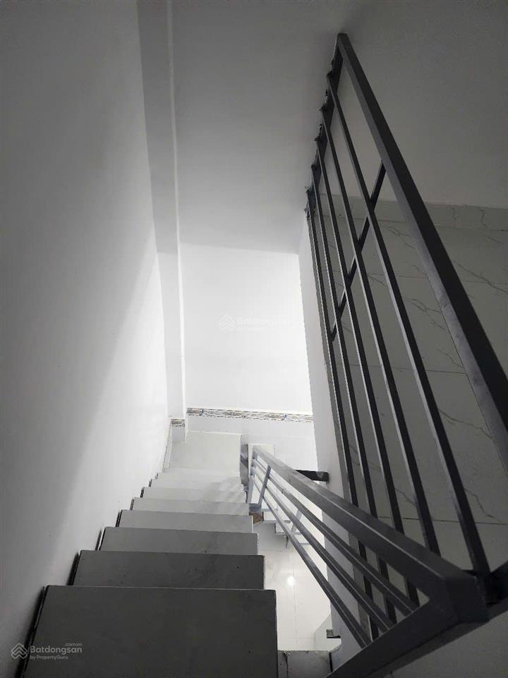 Căn nhà nhỏ 430tr, 3x7m 1 trệt 1 lầu, như hình 100% kdc đông, gần chợ gần bệnh viện