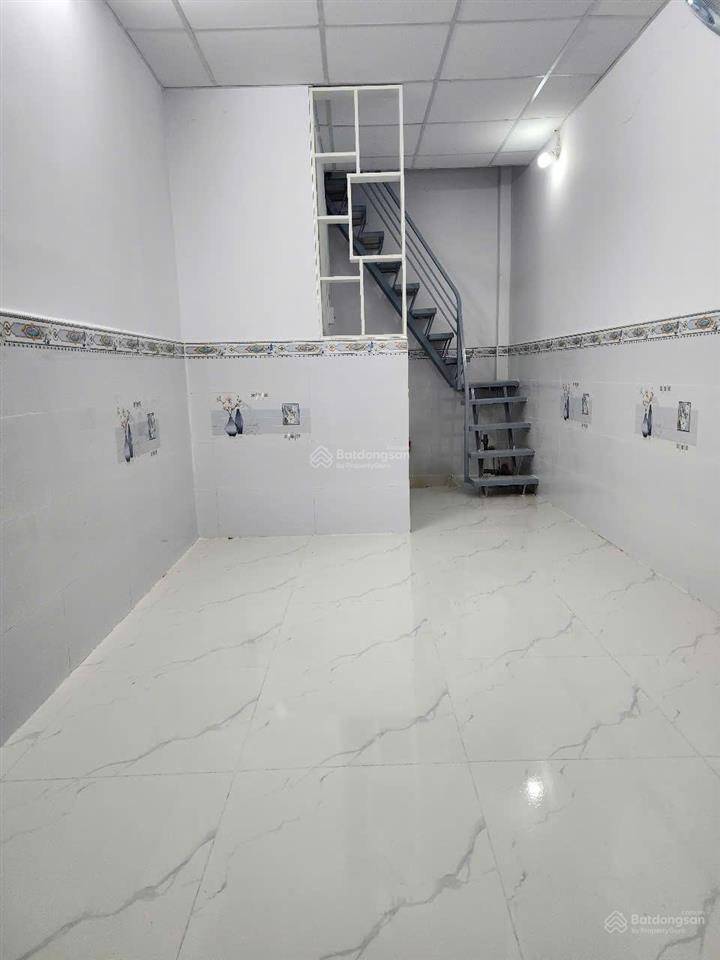 Căn nhà nhỏ 430tr, 3x7m 1 trệt 1 lầu, như hình 100% kdc đông, gần chợ gần bệnh viện