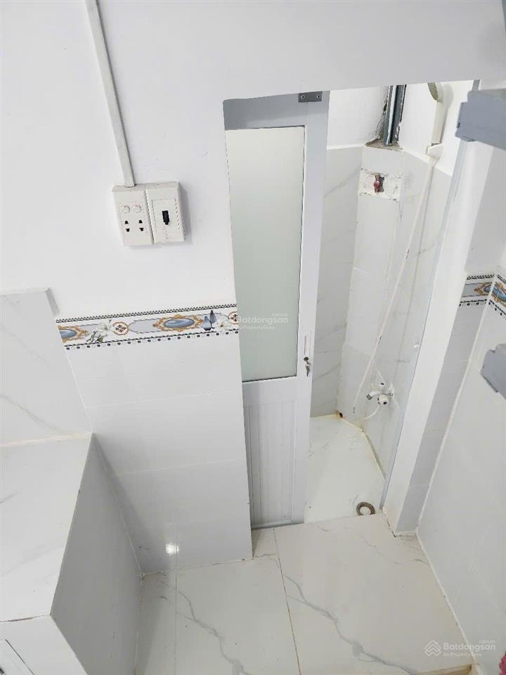 Căn nhà nhỏ 430tr, 3x7m 1 trệt 1 lầu, như hình 100% kdc đông, gần chợ gần bệnh viện