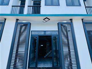 Nhà mới xây nhà gần chợ, hóc môn ngay kdc đông đúc, sổ hồng 4x12m, nhà đẹp y hình