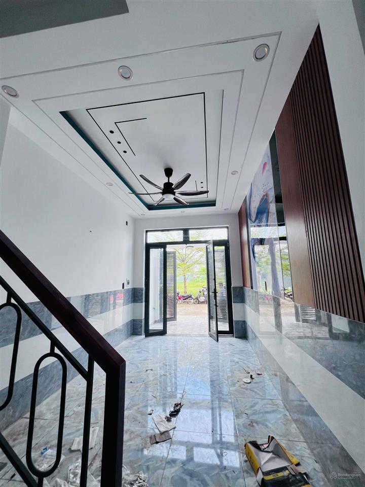 Nhà mới xây, nhà gần chợ, hóc môn ngay kdc đông đúc, sổ hồng 4x12m, nhà đẹp y hình