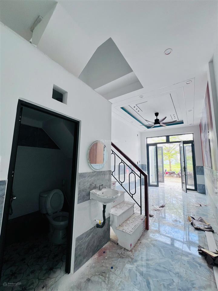 Nhà mới xây, nhà gần chợ, hóc môn ngay kdc đông đúc, sổ hồng 4x12m, nhà đẹp y hình