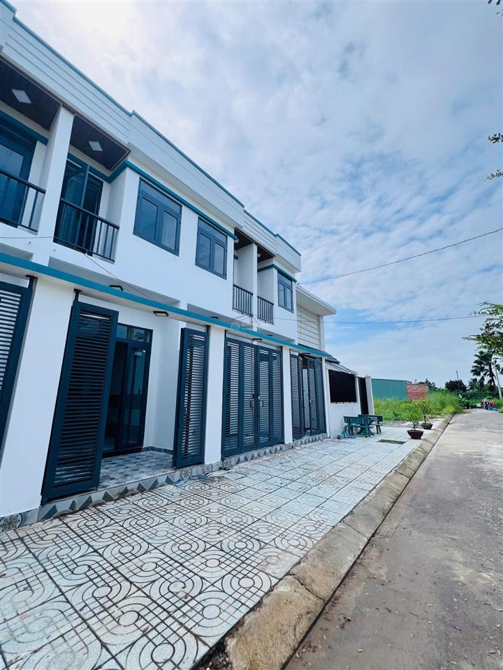 Nhà mới xây, nhà gần chợ, hóc môn ngay kdc đông đúc, sổ hồng 4x12m, nhà đẹp y hình
