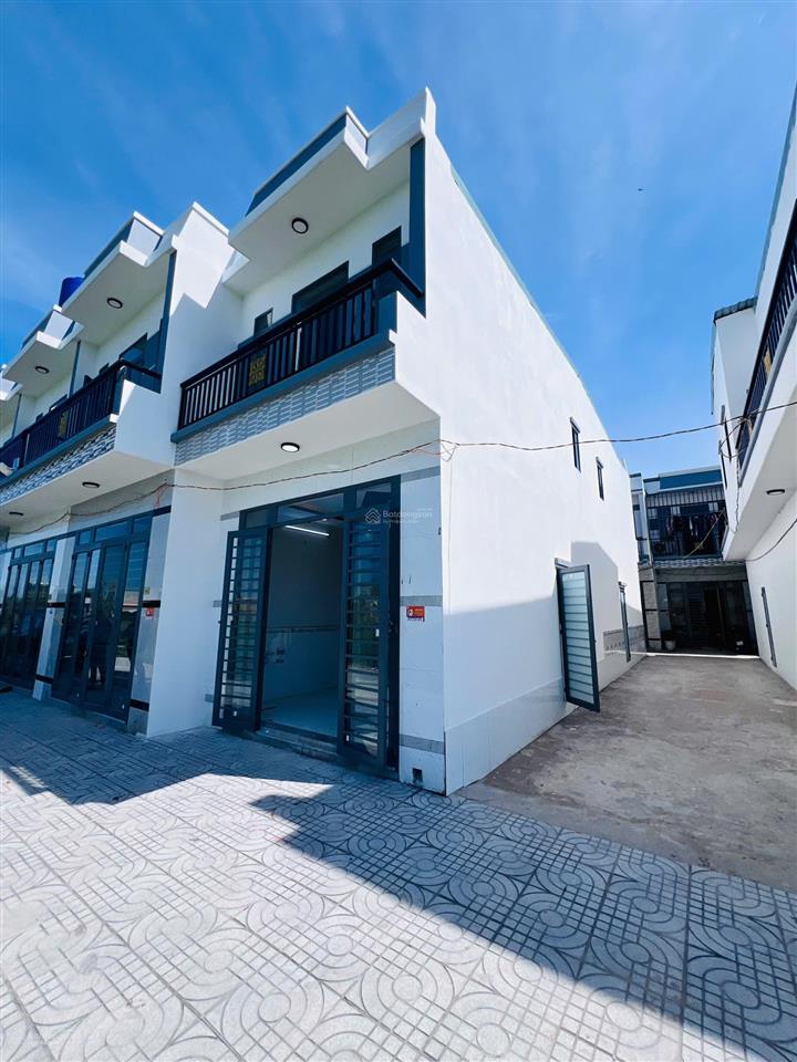 Nhà mới ngay góc, đường ô tô 2wc 2pn 32m2, ngã 3 giòng, hỗ trợ vay, khu đông dân