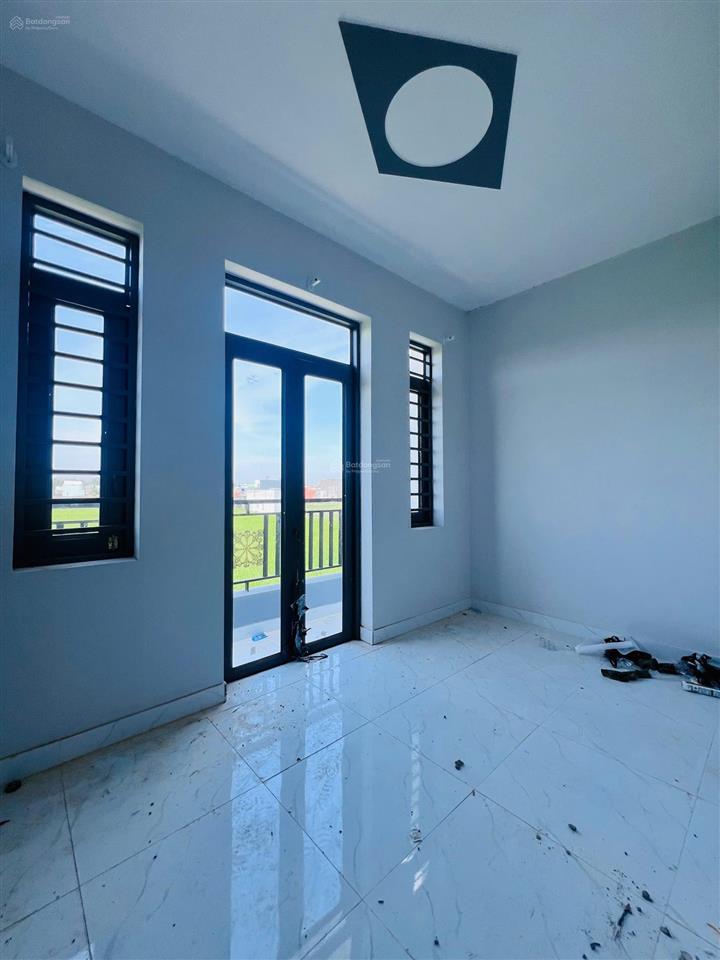 Nhà mới ngay góc, đường ô tô 2wc 2pn 32m2, ngã 3 giòng, hỗ trợ vay, khu đông dân
