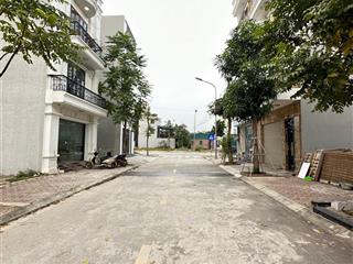 Chính chủ bán lô góc đấu giá dg06 thị trấn. dân trí cao kinh doanh.  0985 242 ***