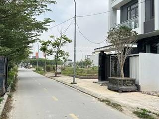 Chính chủ bán lô góc mặt đường đôi khu đấu giá khánh tân.  0985 242 ***