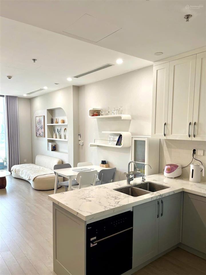 Cho thuê cc 2pn tại 6th element nguyễn văn huyên. giá chỉ 15tr/th, có slot ô tô